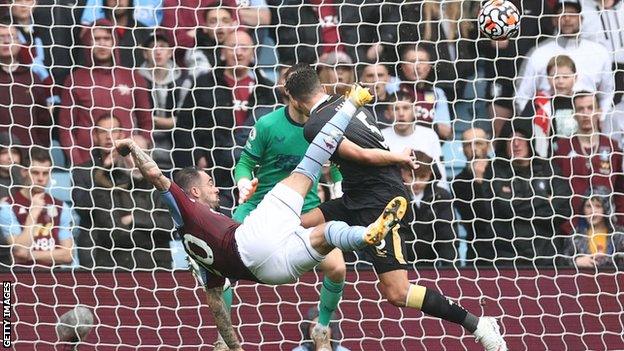 Danny Ings, Aston Villa, Newcastle United