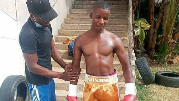 Zimbabwean boxer Taurai Zimunya