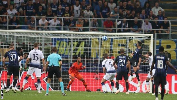 Matias Vecino scores for Inter Milan