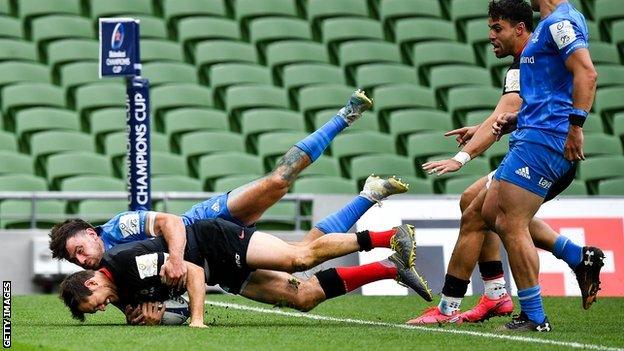 Saracens' Alex Goode scores a try