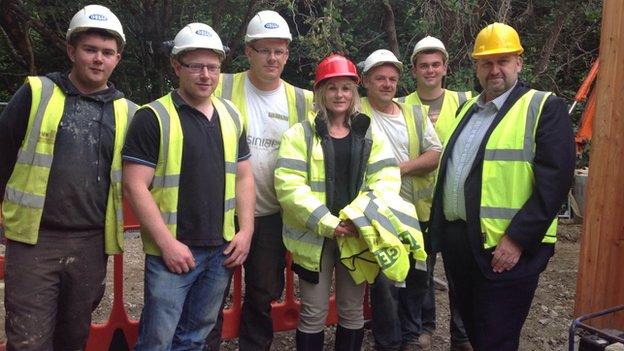 Carl Sargeant meets Anafon Hydro project team