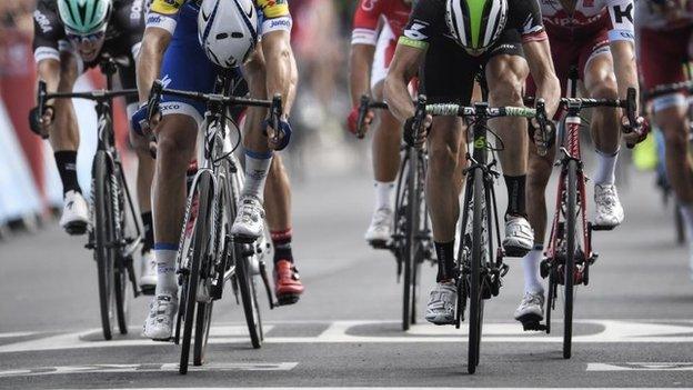 Marcel Kittel and Edvald Boasson Hagen cross the finish line