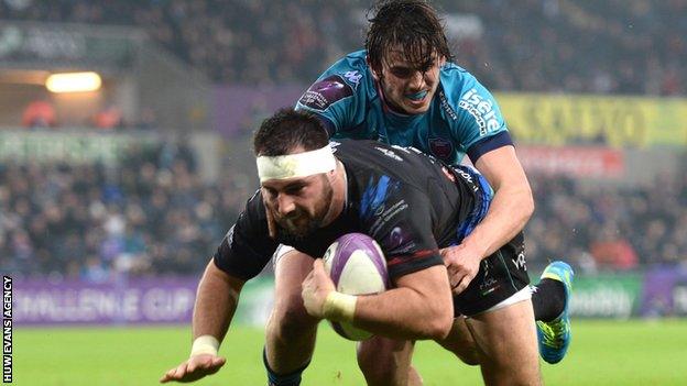 Scott Baldwin goes over for Ospreys