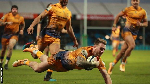 Stuart Hogg scores a try