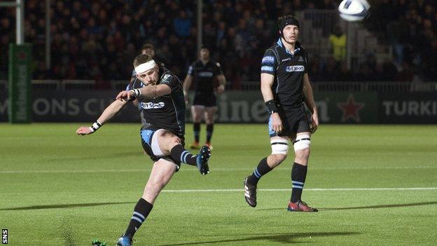 Finn Russell kicks a penalty for Glasgow