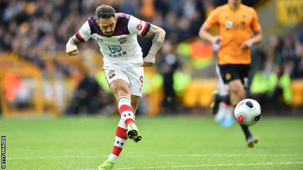 Danny Ings shoots