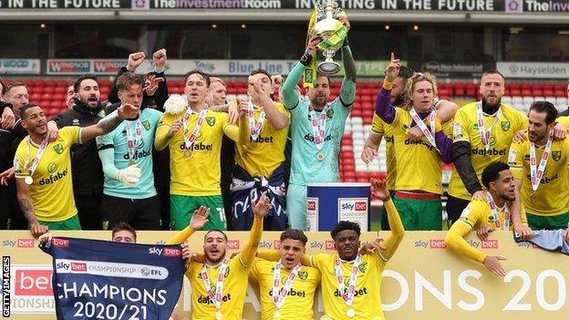 Norwich City players celebrate