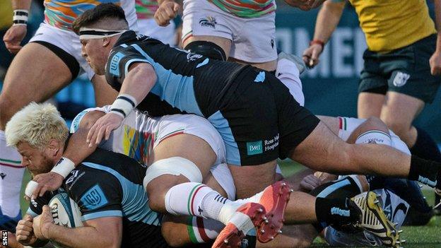 Oli Kebble was among the scorers as Glasgow powered to a bonus point before half-time