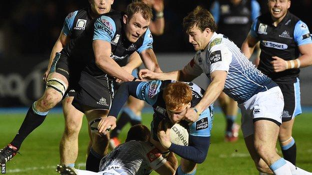 Al Kellock supports Rob Harley as he carried the ball for Glasgow in 2015