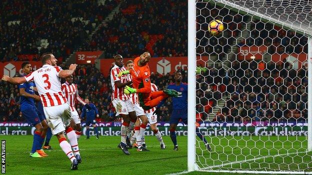 Wayne Rooney scores against Stoke