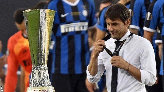 Antonio Conte with the Europa League trophy