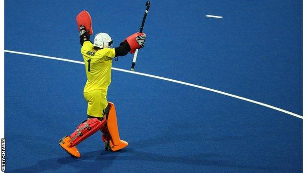 Great Britain goalkeeper Maddie Hinch celebrates