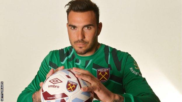 West Ham keeper Roberto