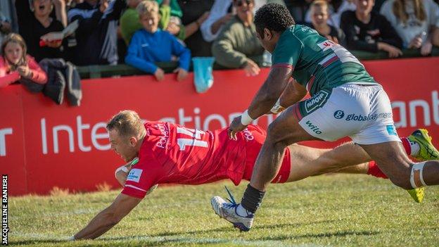 Ben Woollett scores for Jersey Reds