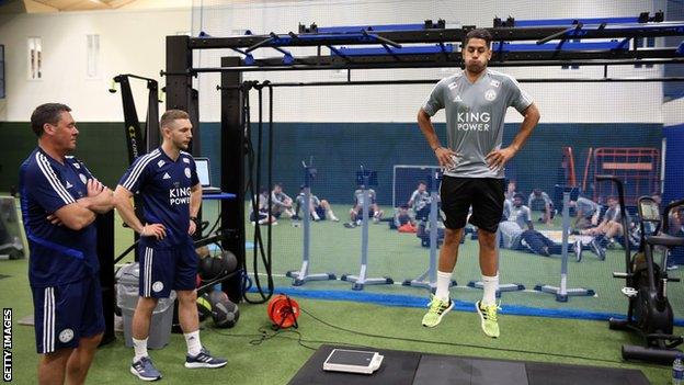 Leicester City coaches watch new signing signing Ayoze Perez