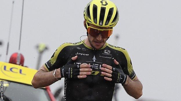 Simon Yates celebrates winning stage 15