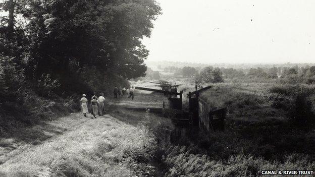 Caen Hill Locks in 1950