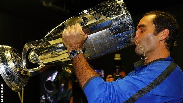 Roger Federer drinks from the Laver Cup