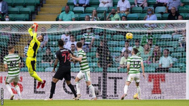 Vasilis Barkas failed to keep out a fierce free-kick from Evander