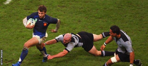 Vincent Clerc in action against New Zealand in 2007