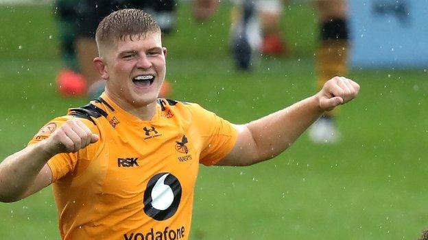 Wasps Jack Willis celebrates a try