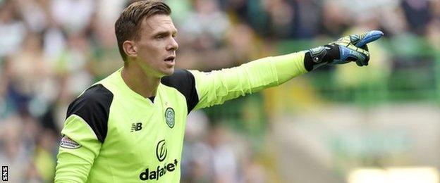 Dorus de Vries makes a point to Celtic's defender