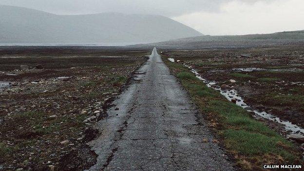 Seann Rathad aig Loch a' Ghlas-Chàrnaich