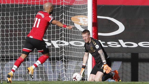 Everton goalkeeper Jordan Pickford reacts as Southampton score