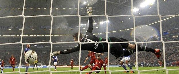 Javi Martinez scores for Bayern Munich against Schalke