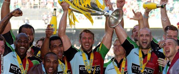 Chris Robshaw (centre) lifts the Premiership trophy