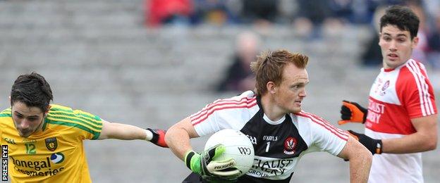 Thomas Mallon (centre) in action for Derry against Donegal in last year's Ulster semi-final