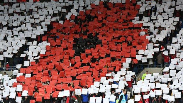 Wales fans' poppy display at Wales v Serbia