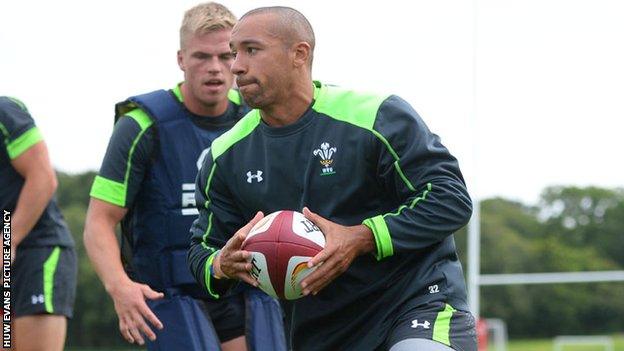 Eli Walker in training with Wales