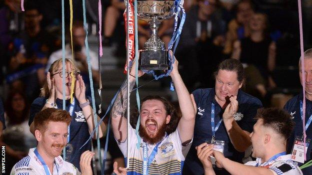 Leeds lift the Grand Final trophy