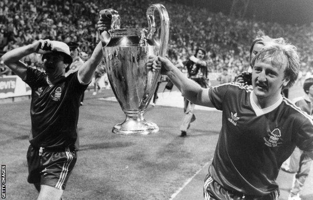 30th May 1979: The victorious players of Nottingham Forest carry the European Cup trophy on a lap of honour after their 1-0 victory over the Swedish side, Malmo, in the European Cup Final