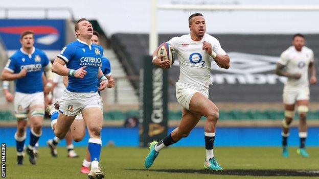 Anthony Watson runs with the ball