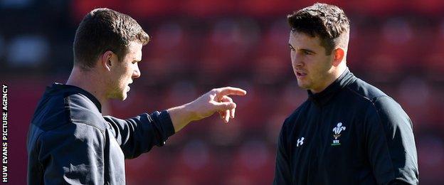 Scott Williams makes a point to Owen Watkin during a Wales training session