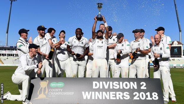 Warwickshire lift the Division Two trophy