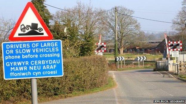 Level crossing at Broad Oak, near Rossett