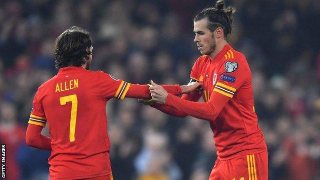 Gareth Bale gives Joe Allen the Wales captain's armband