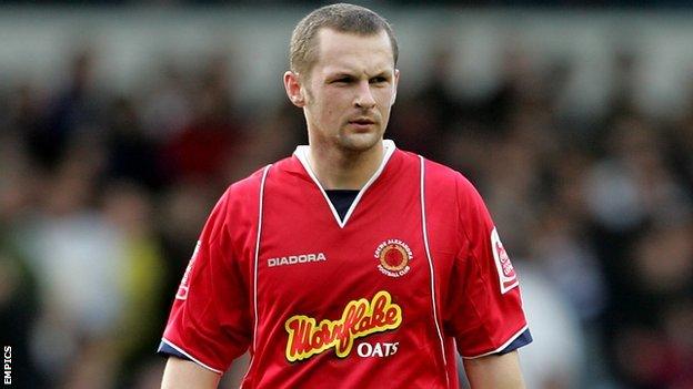 Kenny Lunt made 541 Football League appearances with Crewe, Sheffield Wednesday and Hereford United