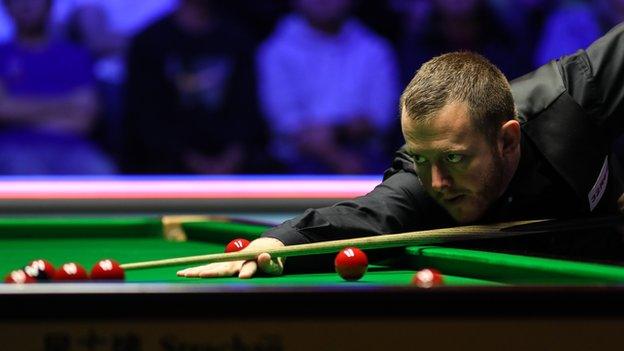 Mark Allen held his nerve to edge out Mark Williams in a tense quarter-final in Belfast
