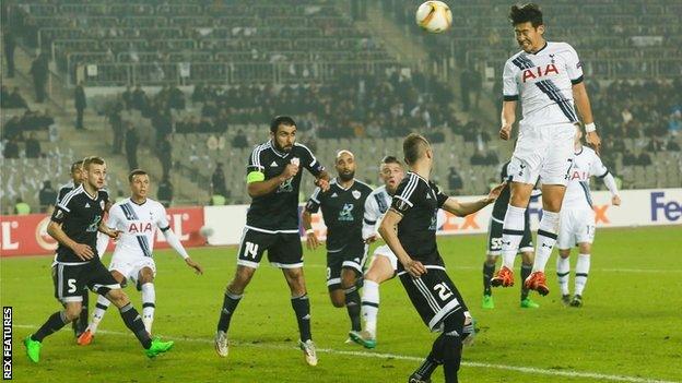 Tottenham attack in their game at FC Qarabag