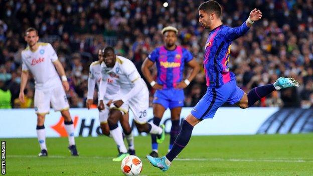 Ferran Torres scores a penalty against Napoli