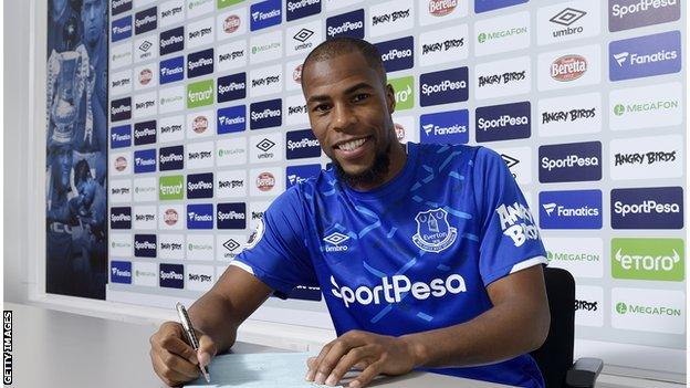 Djibril Sidibe signing for Everton