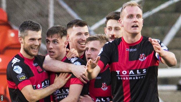 Crusaders celebrate Gavin Whyte's winner against Dundee United