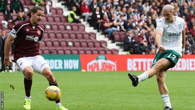 Hibs midfielder Alex Gogic went close with a powerful shot