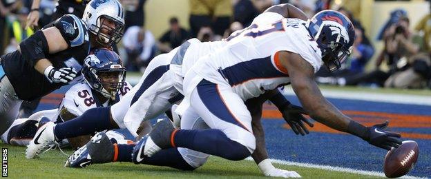 Malik Jackson scores a touchdown