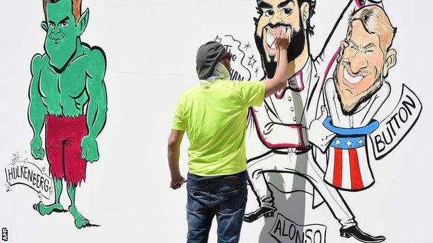 An artist draws caricatures of F1 drivers