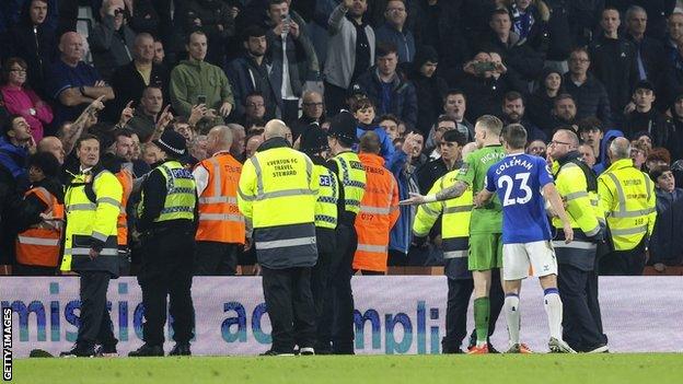 Everton fans angrily remonstrating with the players